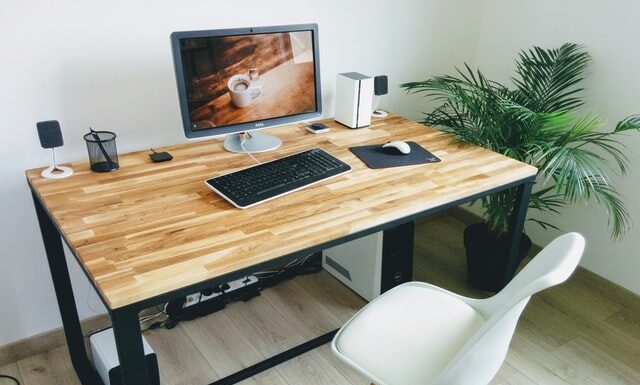 Biurko do komputera – przyda się nie tylko w czasie home office biurko do komputera, biurko komputerowe