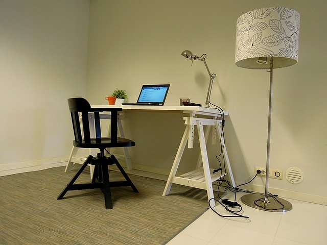 krzesła do biurek bez kółek