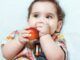 Pierwsze stałe posiłki dla niemowląt: Jak wprowadzać nowe smaki