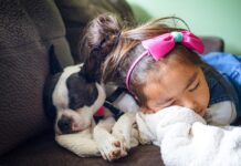 Jak zapewnić dziecku odpowiedni sen i jakie są skutki braku snu