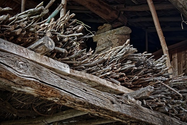 Czy na drewutnie trzeba mieć pozwolenie? Czy na drewutnie trzeba mieć pozwolenie?