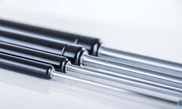 Ile oleju do siłownika hydraulicznego?